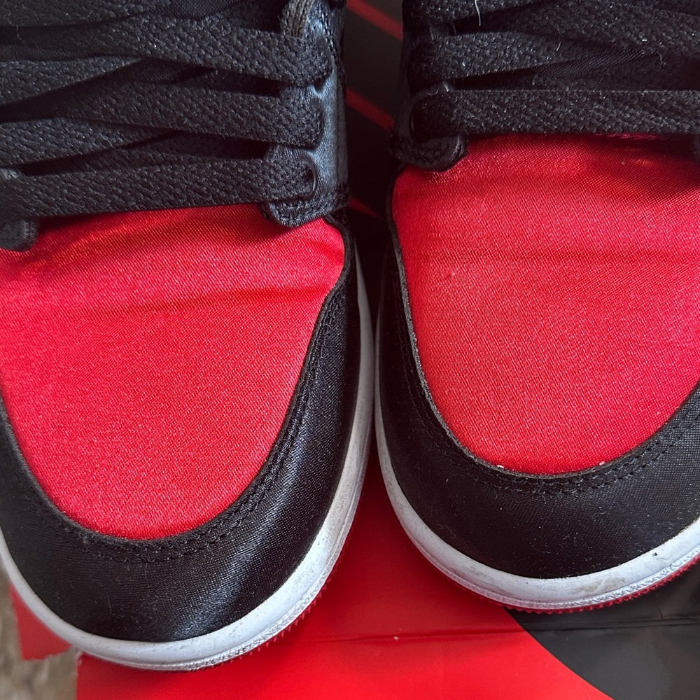 Jordan 1 OG High Satin Bred Euc - Picture 2 of 6